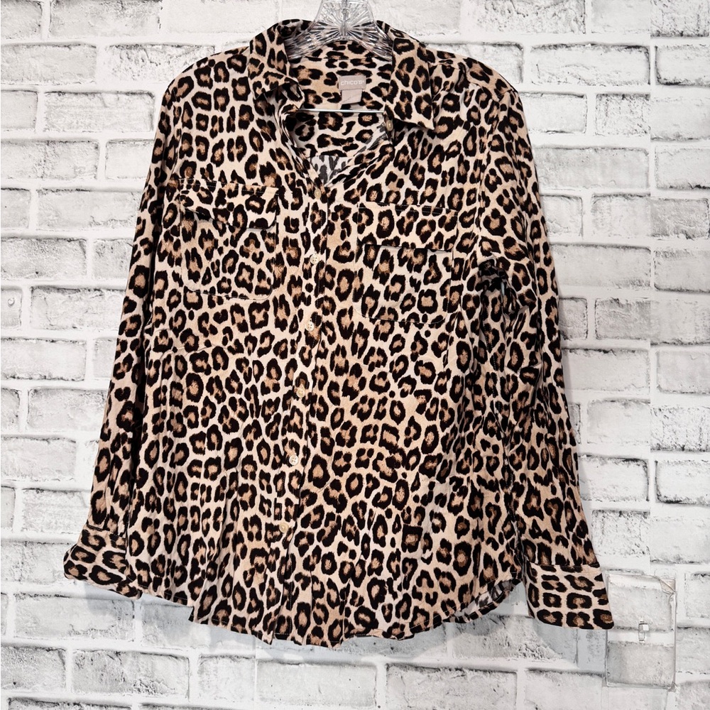 Chico's Animal Print Button Down Shirt size 1 pockets‎
